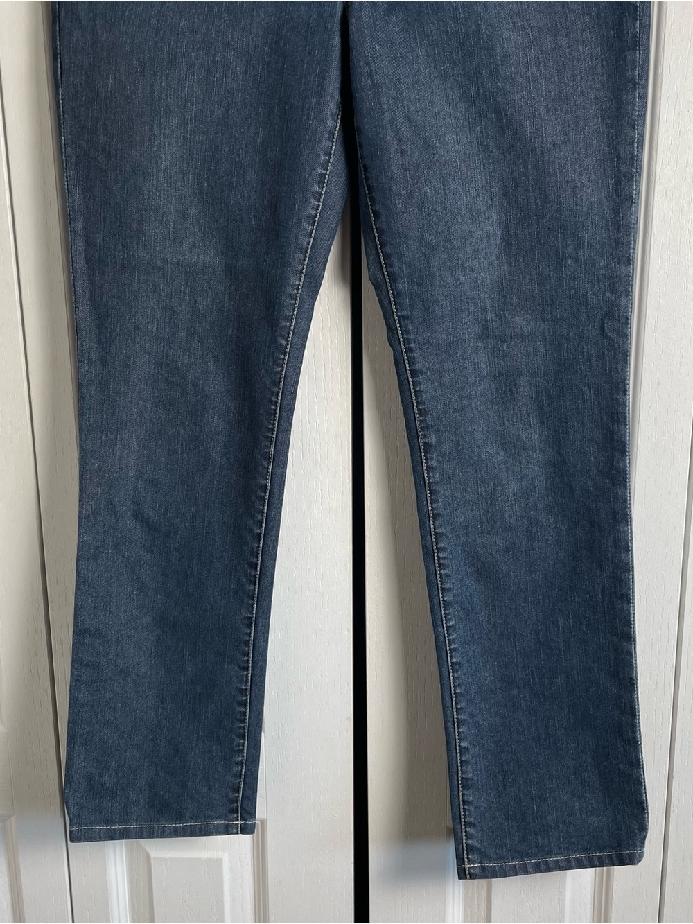 Chico's Platinum Denim Ultimate Fit Slim Leg Jeans Women’s Size 0.5 (S/6) Blue - Picture 3 of 15